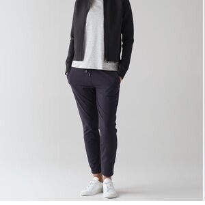 LULULEMON - ON THE FLY SIZE 2